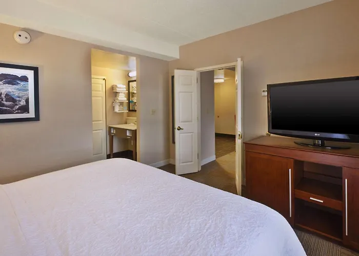 Hampton Inn & Suites Providence-Warwick Airport